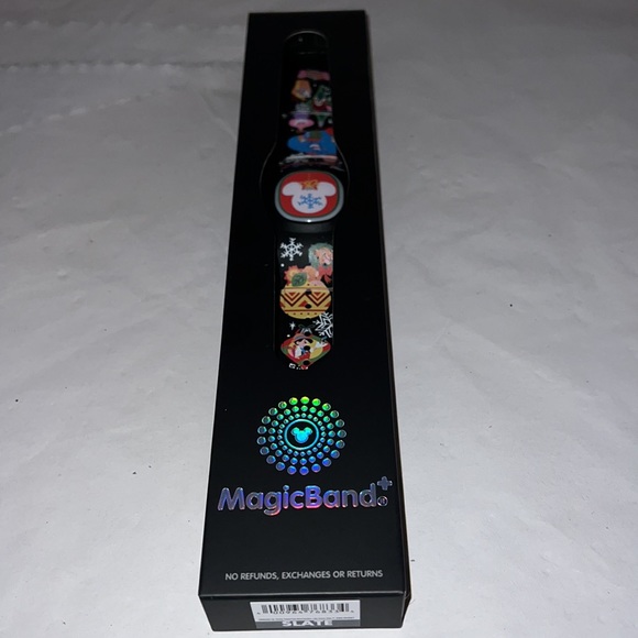 New!! 2023 Disney Holiday Classic Mickey and Friends MagicBand+ - Picture 4 of 11